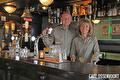 Anja en Hans Ossenvoort achter de bar